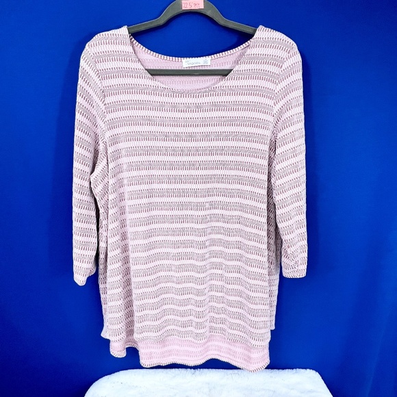 🔥2/$10 |•89th & MADISON•| Pretty Pink & White Gathered Back Top Size 1X - Picture 1 of 4